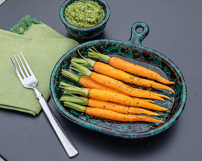 Bistro Plate and Crock Set Black on Green with Carrots